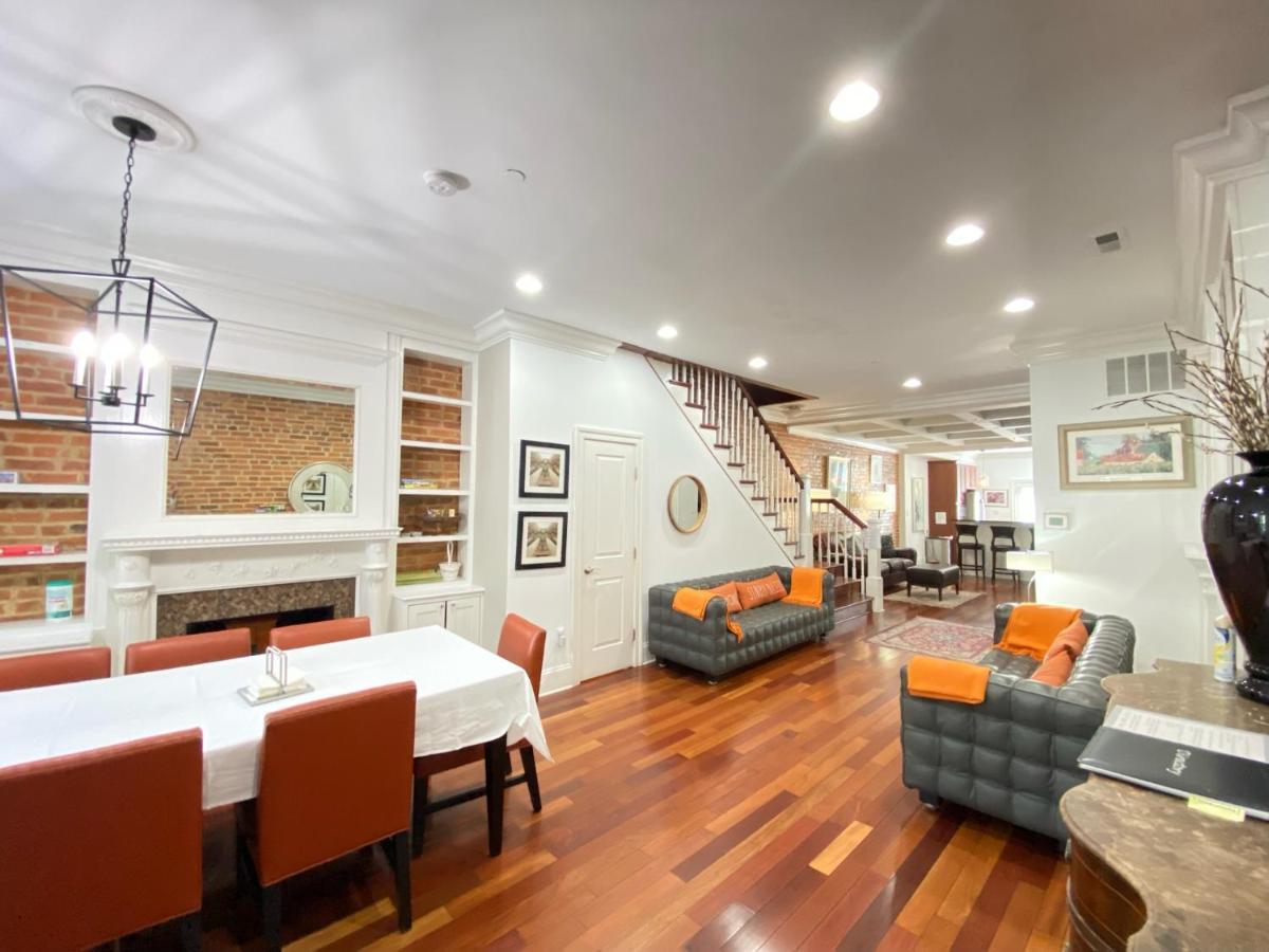 Holiday home Classy Victorian Brownstone Subway Shopping Washington