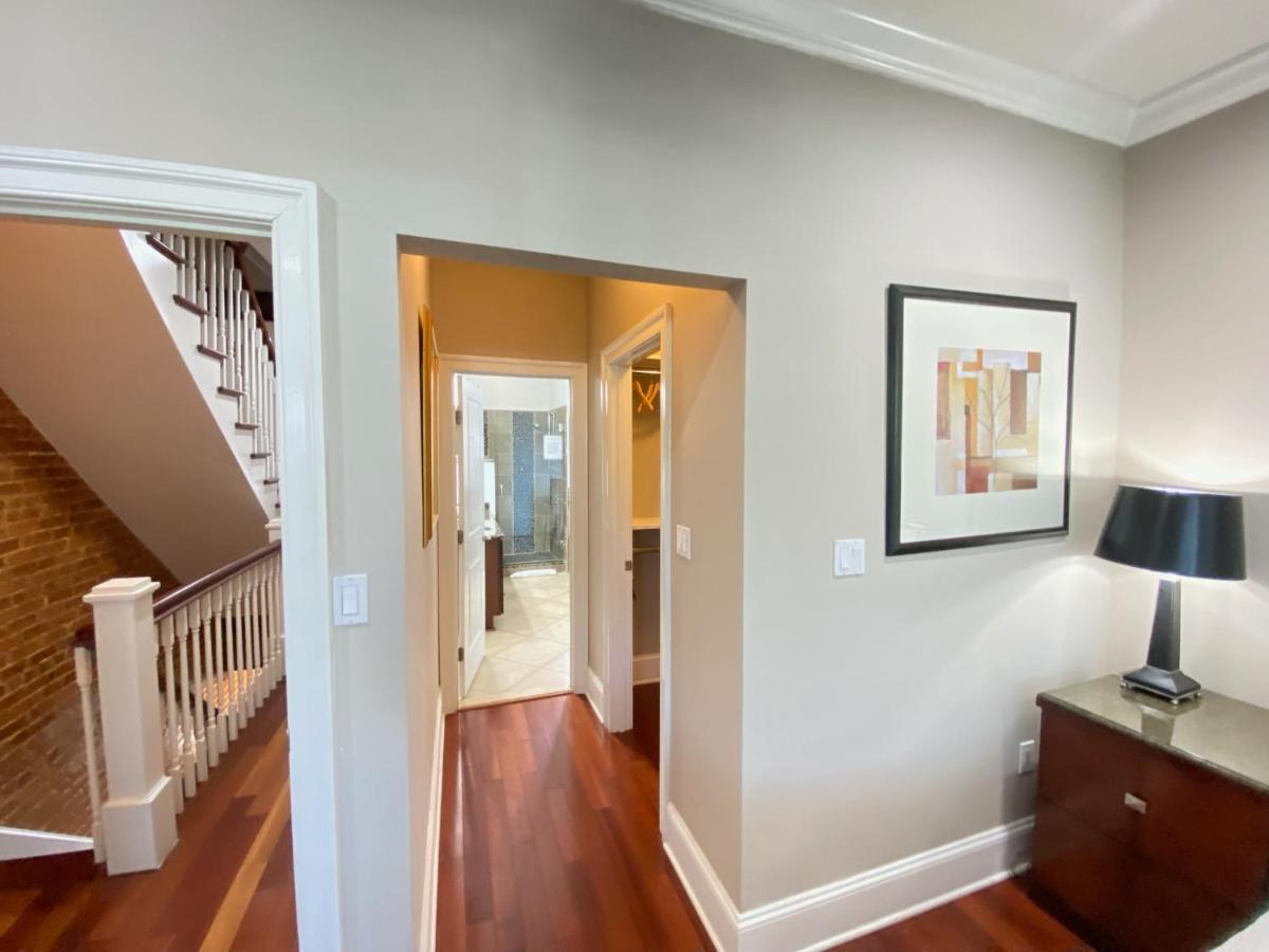 Holiday home Classy Victorian Brownstone Subway Shopping Washington